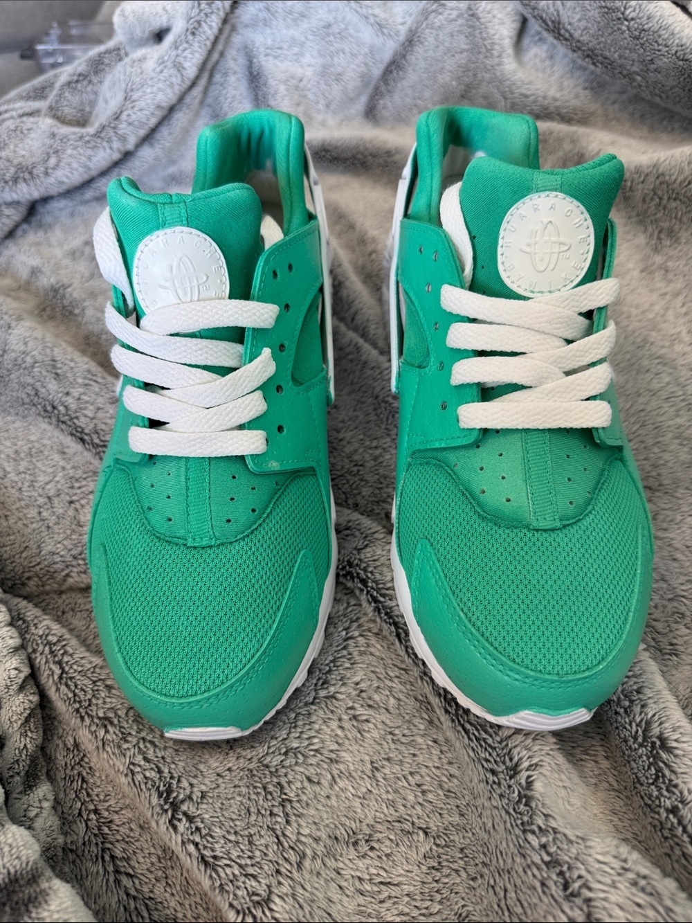 Nike Kids Teal Sneakers with White Laces youth 6y